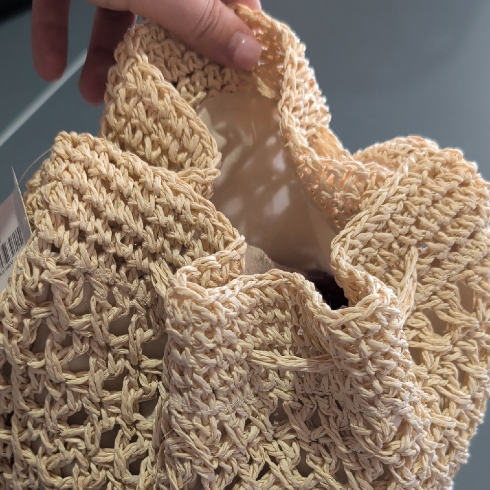 Handwoven Beige Crochet Bucket Bag with Tassels - Picture 5 of 5